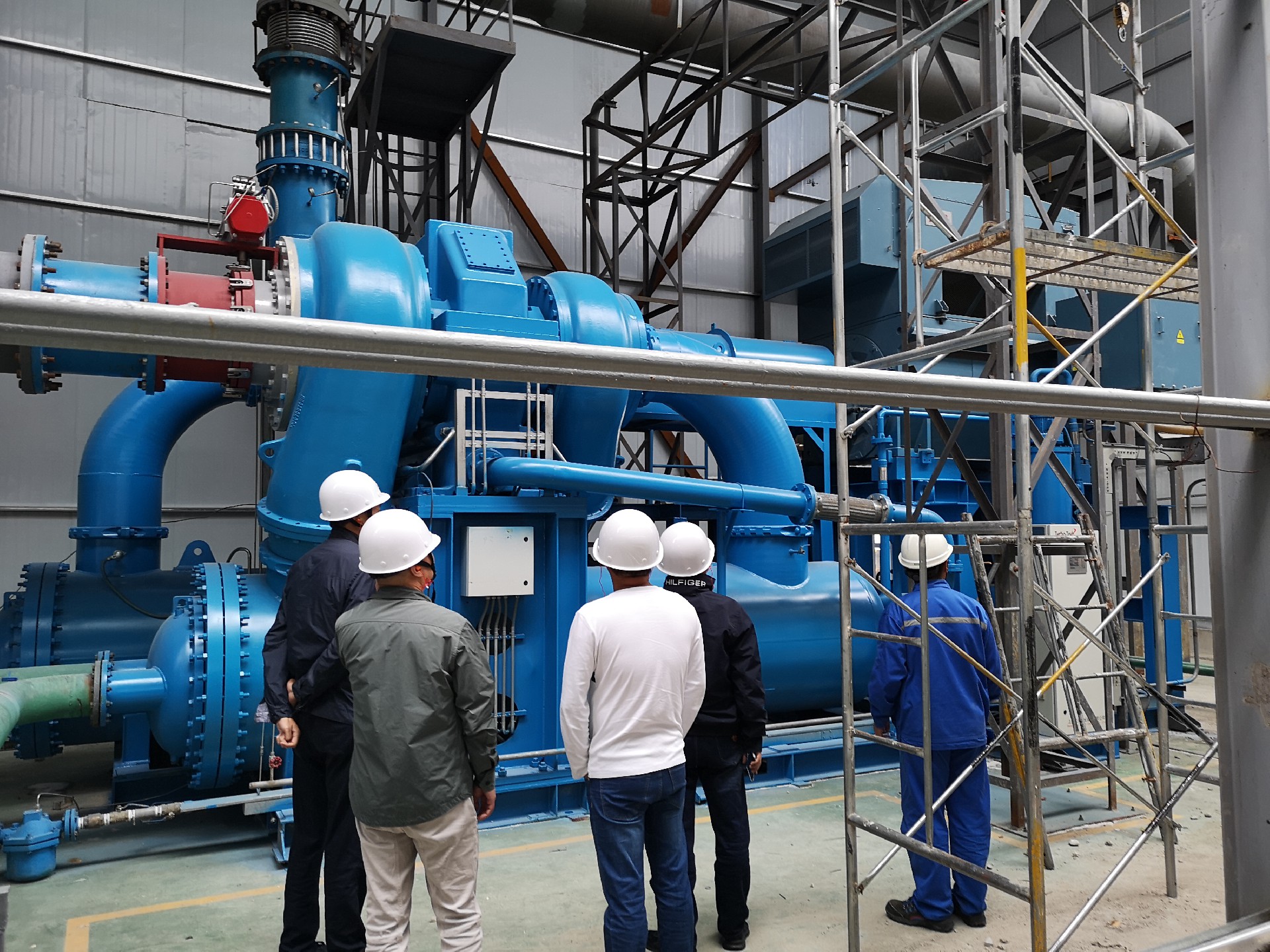 鈦靈特空分行業(yè)10萬(wàn)等級(jí)原料空壓機(jī)新品開(kāi)機(jī)試車(chē)成功